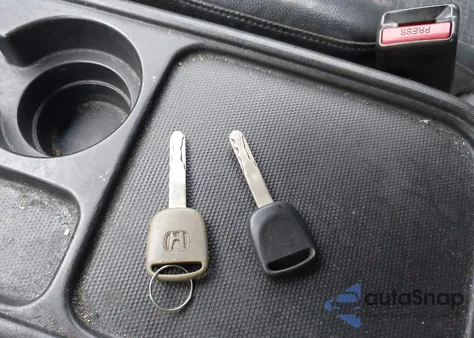 2004 Honda Cr-V Lx z USA, uszkodzony, nr VIN SHSRD78434U249579